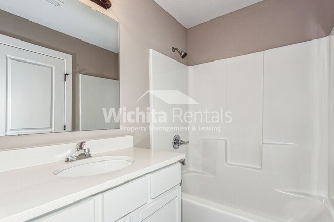 Building Photo - 4514-4514 N Sandplum St