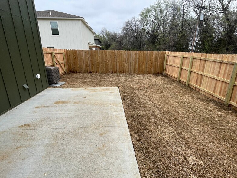 Building Photo - 223 S Fairland Ave