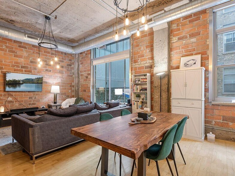 Building Photo - 521 S 7th St