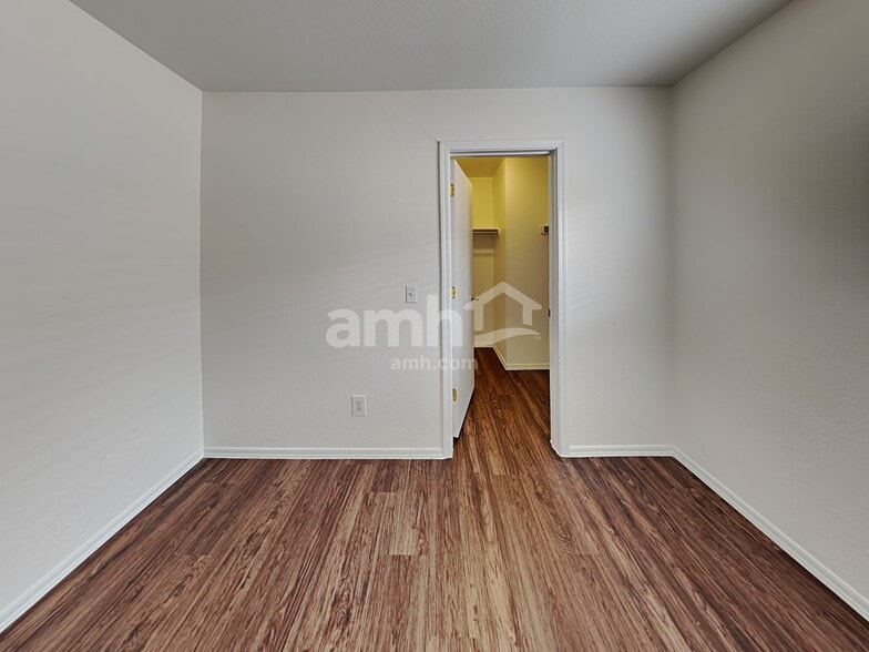 Building Photo - 6159 S Avenue De La Chandelle