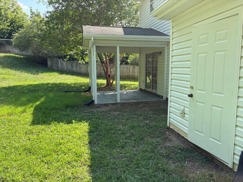 Building Photo - 10 Kilburn Ln