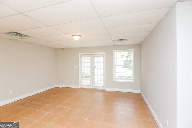 Building Photo - 7038 Hillcrest Chase Ln