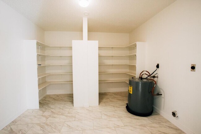 Building Photo - 21523 Hyerwood