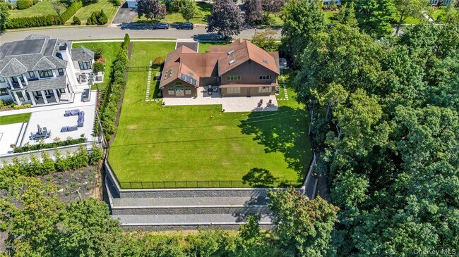 Building Photo - 15 Parkway Dr