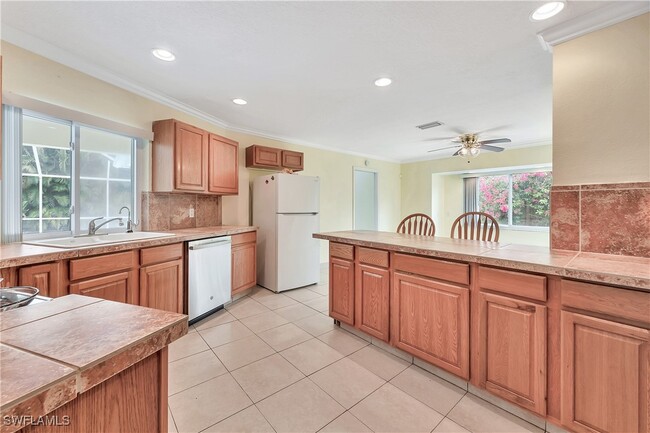 Building Photo - 639 Pompano Dr