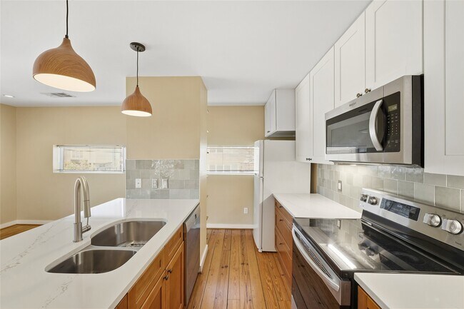 Building Photo - 1302 Rosalie St