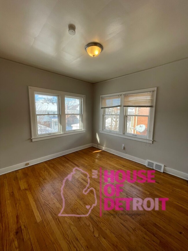 Building Photo - 14551 Mettetal St