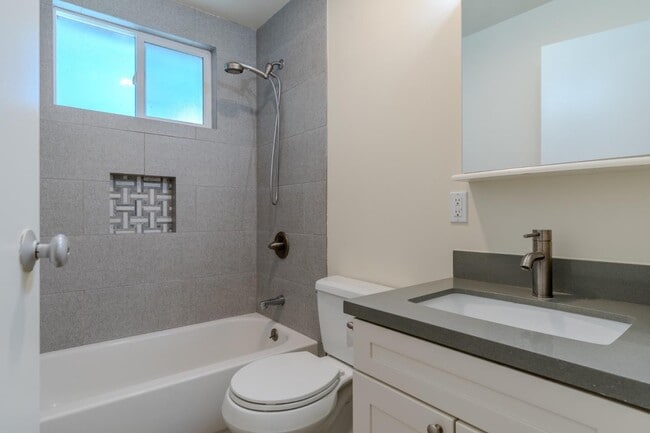 Building Photo - 1384 Rosita Rd