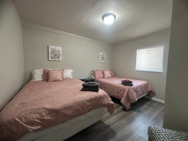 Building Photo - 3 Bedroom Townhouse
