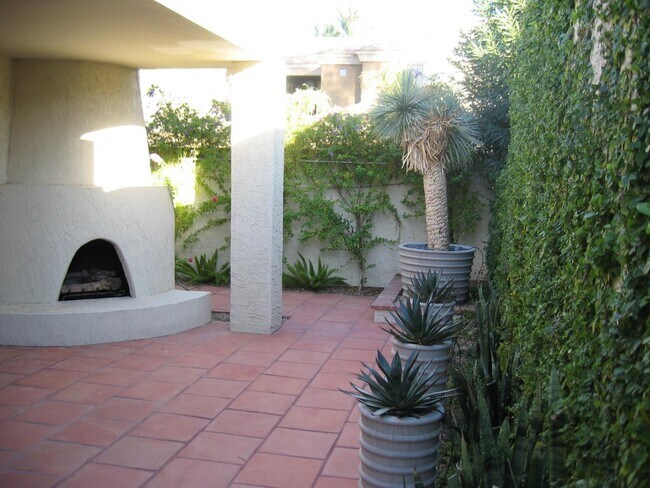 Building Photo - 4819 N 35th Pl