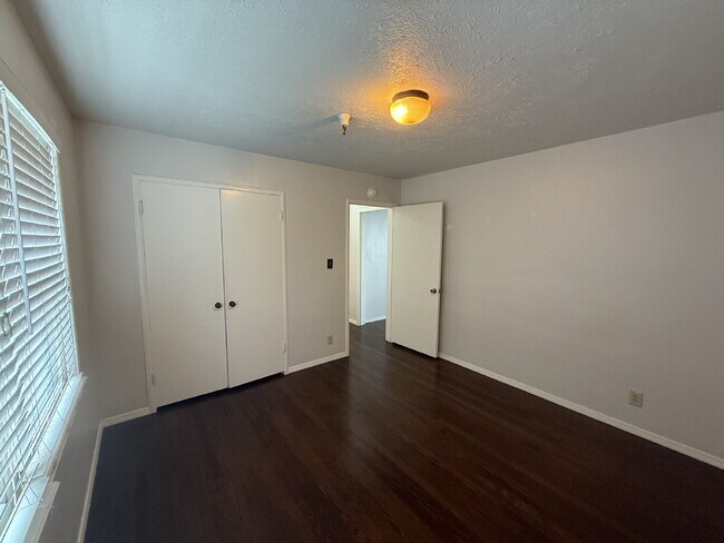 Building Photo - Cute 1 Bedroom 1 Bath in Midtown!