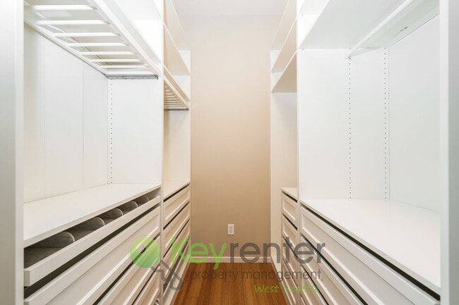 Building Photo - Inviting 3bed Seattle Home with Garage, Yard, and Parking!