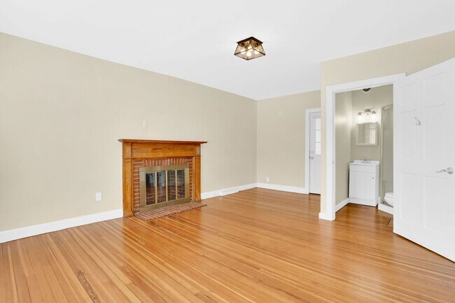 Building Photo - 157-159 Pleasant Street