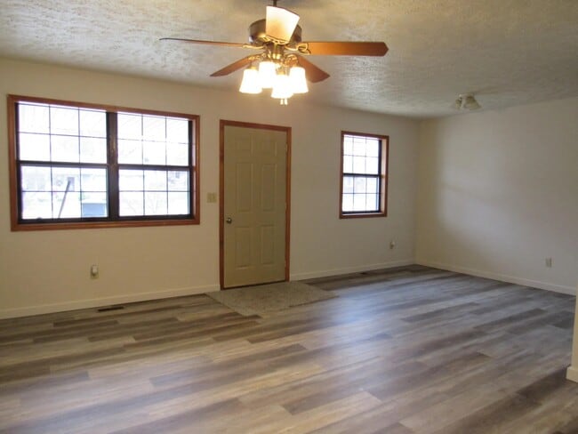 Building Photo - 513 N College Ave