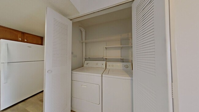 Building Photo - Spacious 3-Bedroom Townhome with Private Backyard Near USF and Tampa Attractions!