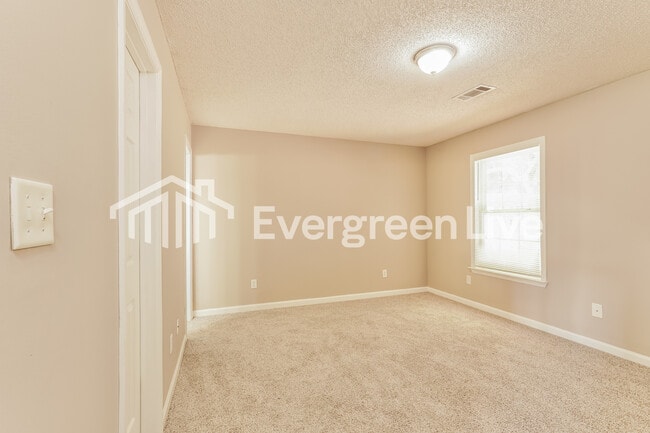 Building Photo - 159 Long Creek Dr