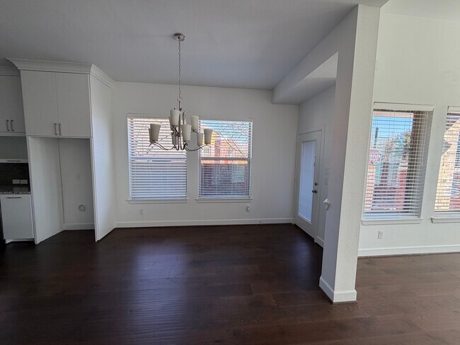 Building Photo - 1115 Sunset Ln