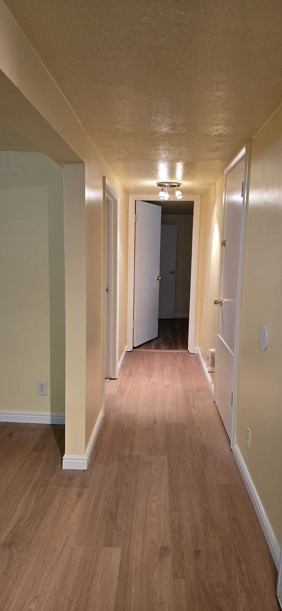 Building Photo - 1057 S 900 E