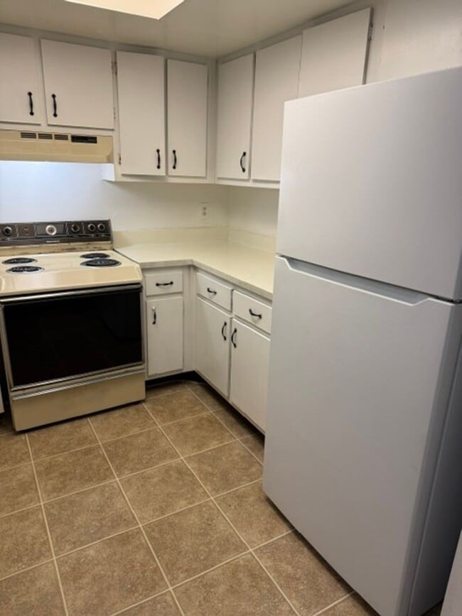 Building Photo - 2937 Regency Dr