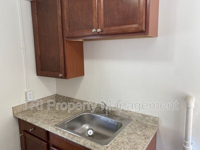 Building Photo - 2200 9th St