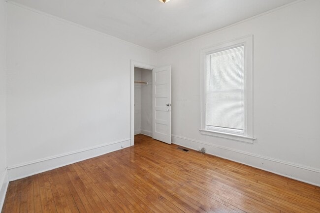 Building Photo - 1734 W Clarke St