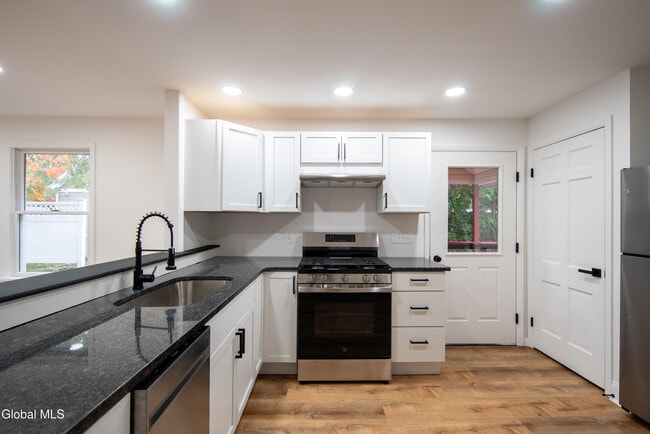 Building Photo - 644 Delaware Ave