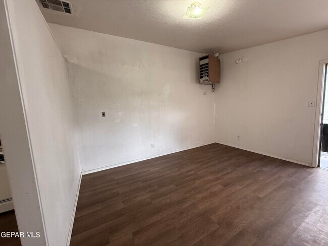 Building Photo - 1526 Yandell Dr