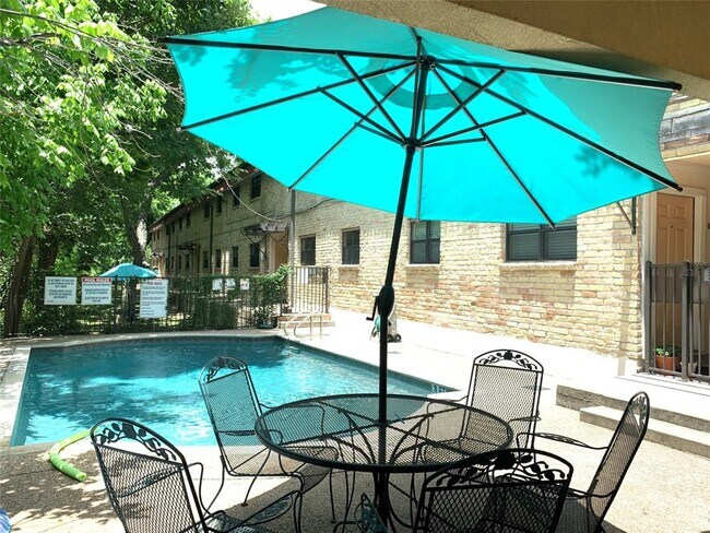 Building Photo - 407 E 45th St