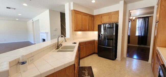 Building Photo - Welcome to American Canyon!! Beautiful Large 5 Bed 3 Full Bath for Lease