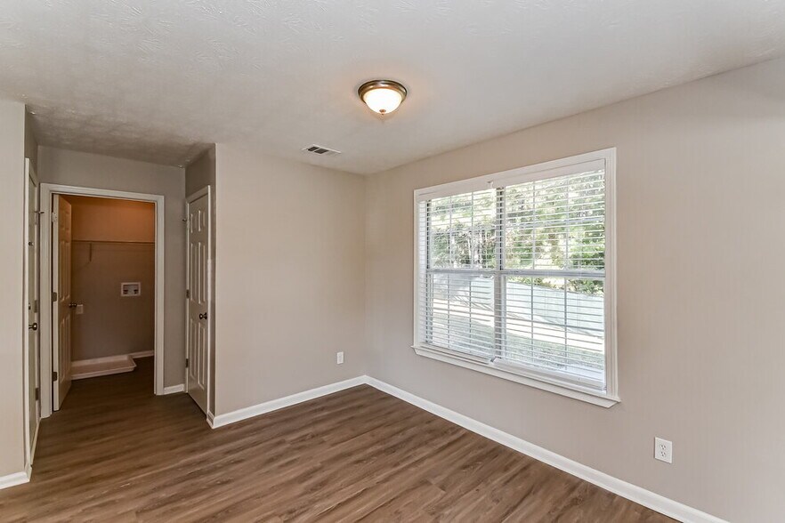 Building Photo - 7855 Clearview Cir