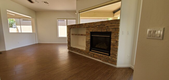 Building Photo - 11351 N 78th St