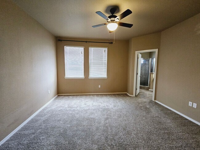 Building Photo - Beautiful 4 bedroom 2.5 bath home in Northeast El Paso!