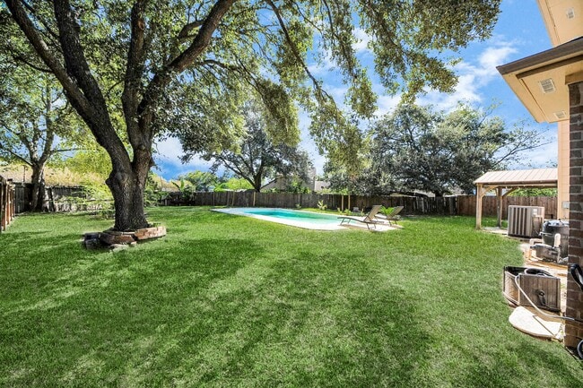 Building Photo - 20303 White Poplar Dr