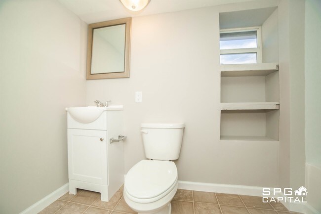 Building Photo - 33 N Penn St