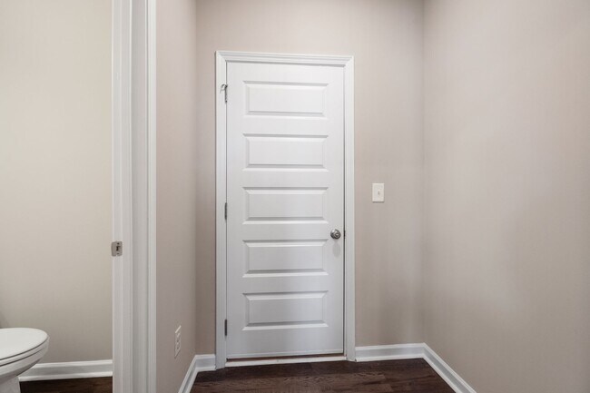 Building Photo - 4 Bed 2.5 Bath Single Family Home in Gaine...