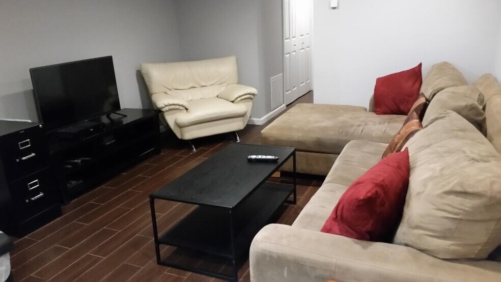 Building Photo - 84 Q St NW