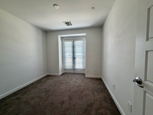 Building Photo - 3 BED 2.5 BATH 2 CAR GARAGE TOWNHOME IN HENDERSON CADENCE COMMUNITY FOR RENT!!
