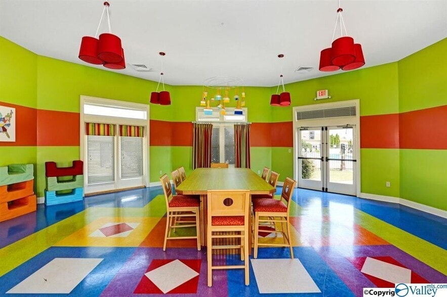 Building Photo - 412 Promenade Dr SW