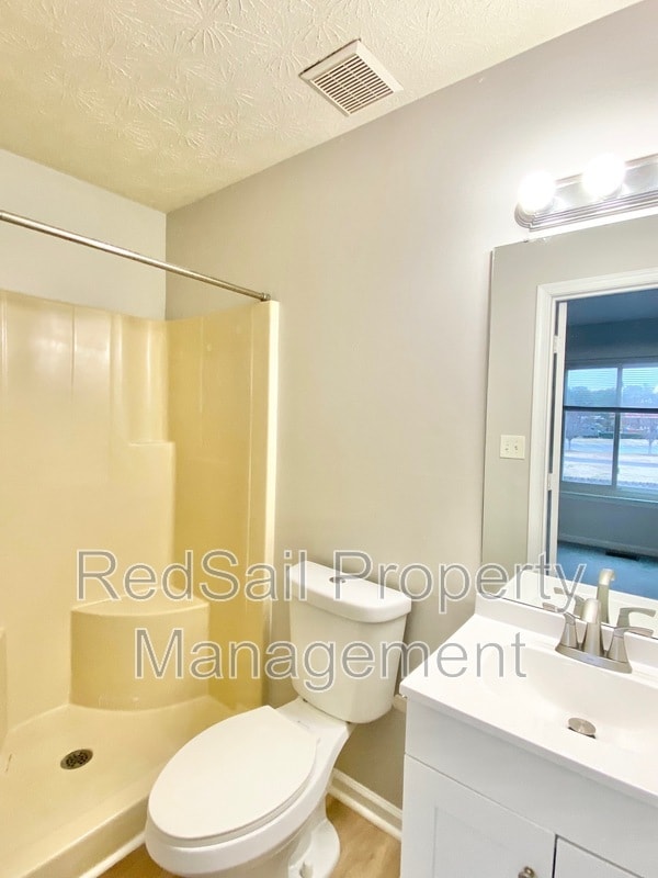 Building Photo - 8 Terri Sue Ct