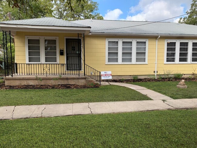 Building Photo - 819 San Antonio Ave