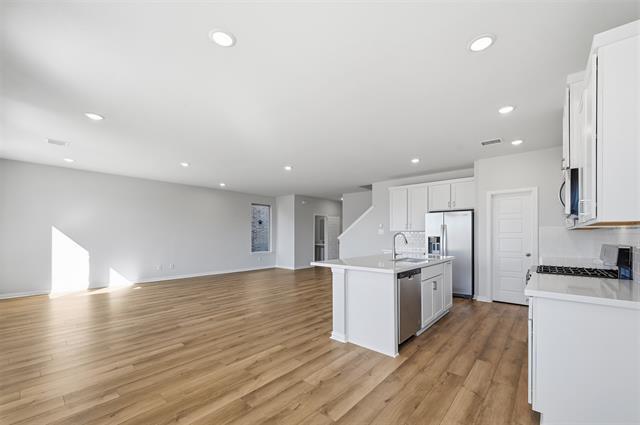 Building Photo - 1126 Redcoat Dr