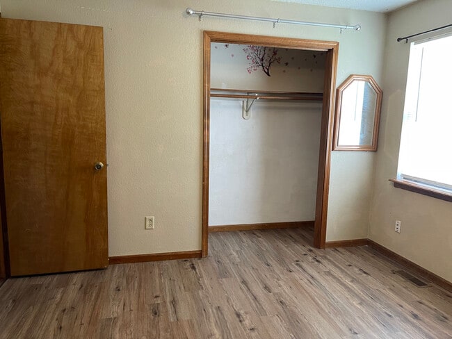 Building Photo - 8212 Spring Valley Rd