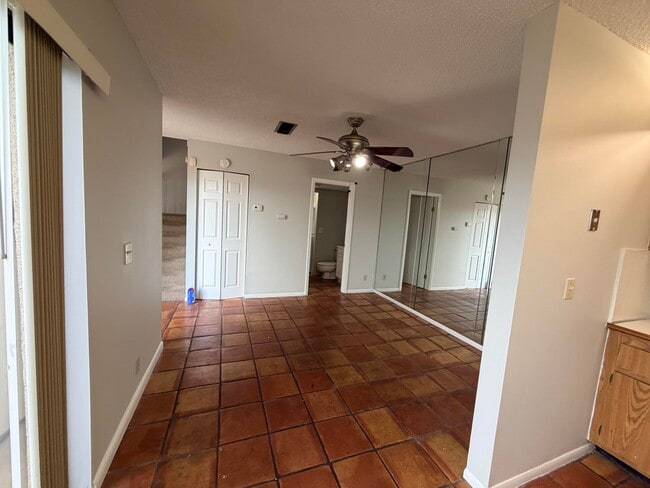 Building Photo - 37 Lake Arbor Dr