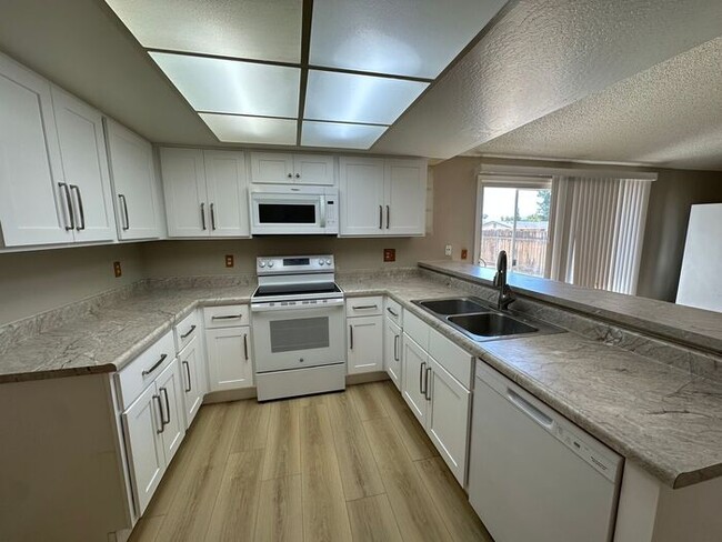 Building Photo - 3230 Wilma Dr