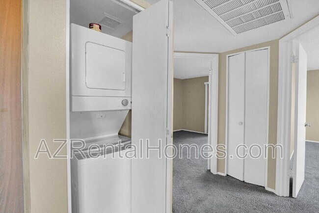 Building Photo - 8155 E Roosevelt St