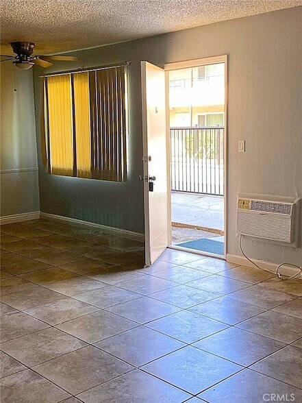 Building Photo - 811 Orchid Ct