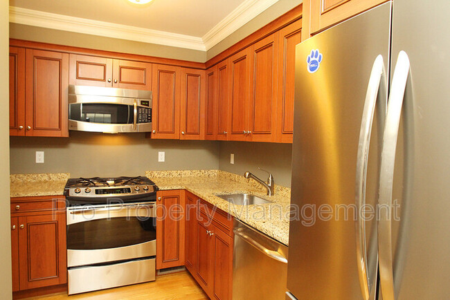Building Photo - 109 Forest St