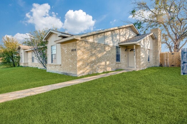 Building Photo - 8838 Hidden Hill Dr