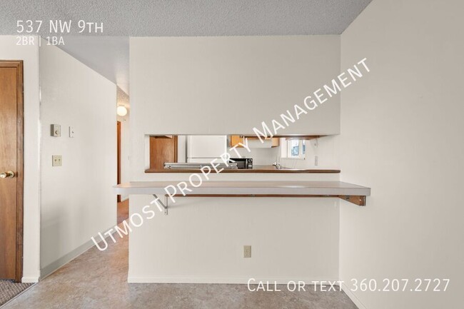 Building Photo - Very clean 2bd 1bath duplex near downtown ...