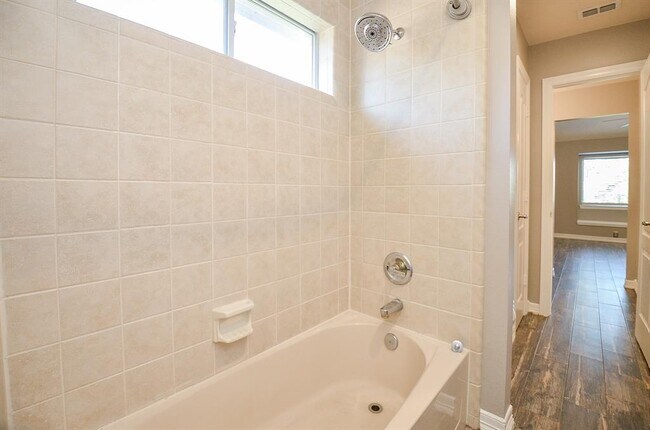 Building Photo - 1407 Kennoway Park Dr